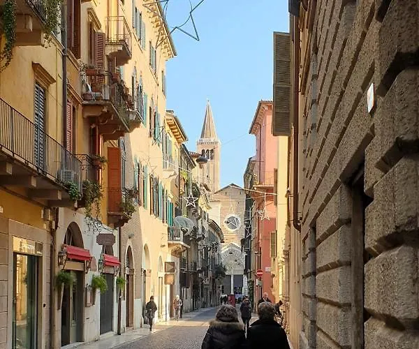 Ai Cinque Archi *