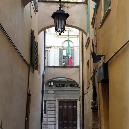 Ai Cinque Archi